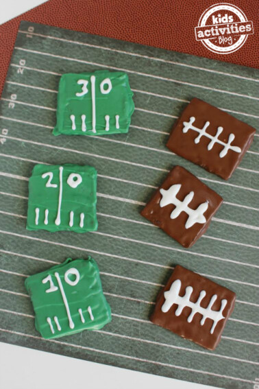 Delicious Football Party Graham Crackers That Are Sure to Be a Win
