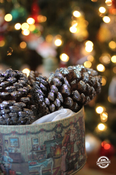 Holiday Scented Pinecones