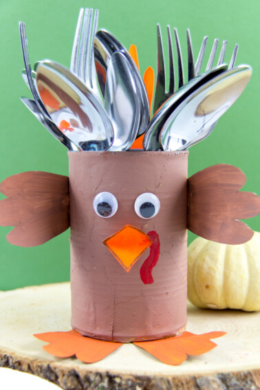 a turkey tin can craft for thanksgiving